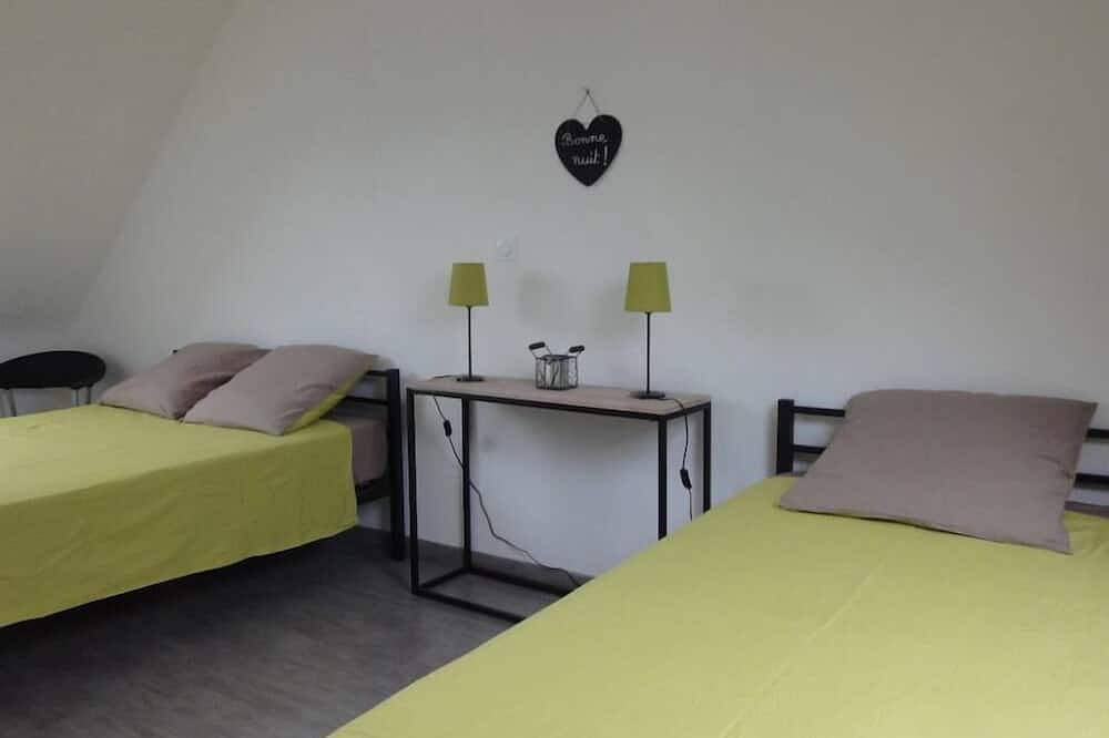 Angenehmes, neues, helles Haus, umzäunter Garten, in der Nähe des Meeres, Wanderwege, Wlan in Lanmodez, Rosa Granitküste