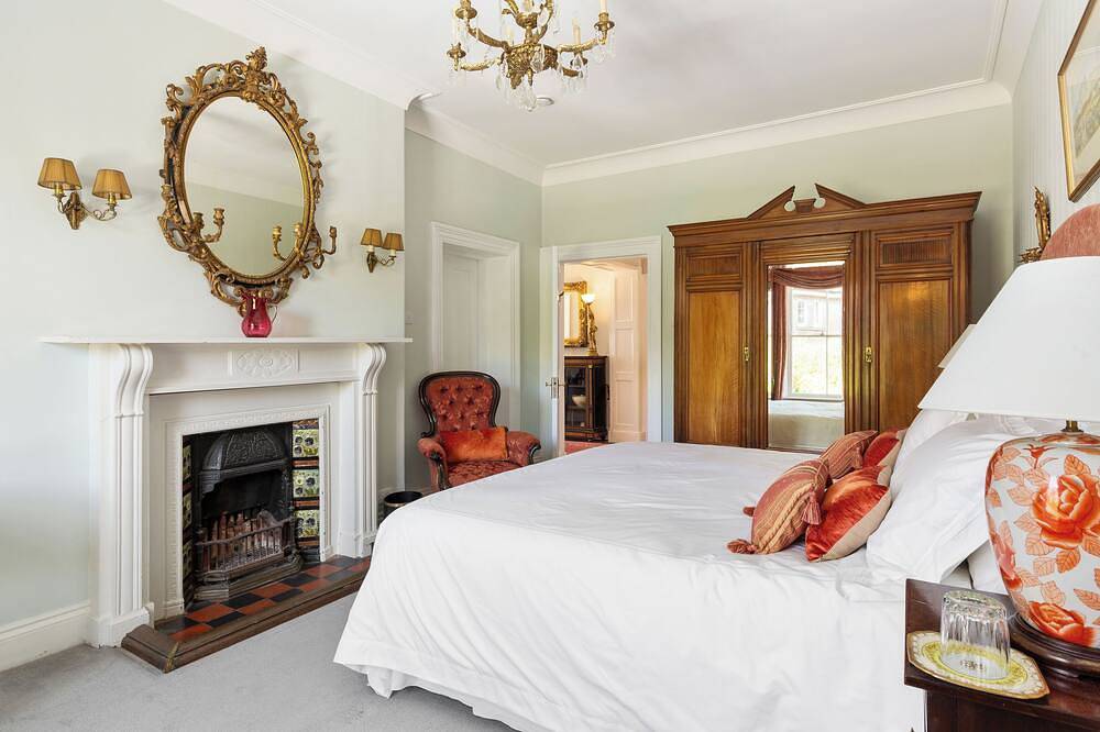 Historic Nile Lodge House,  6 Nile Lodge, Galway City , 5 bedrooms,  sleeps 10 in Galway, County Galway