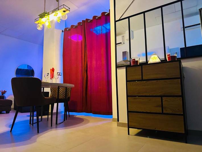 Gîte pour 2 personnes, avec sauna et jacuzzi à Montmorot - 3