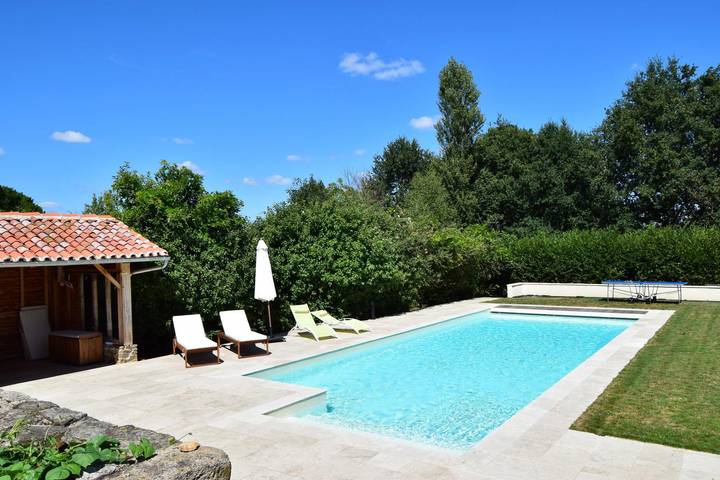 Gîte pour 6 personnes, avec jardin ainsi que piscine et terrasse à Champagnac-la-Rivière - 2