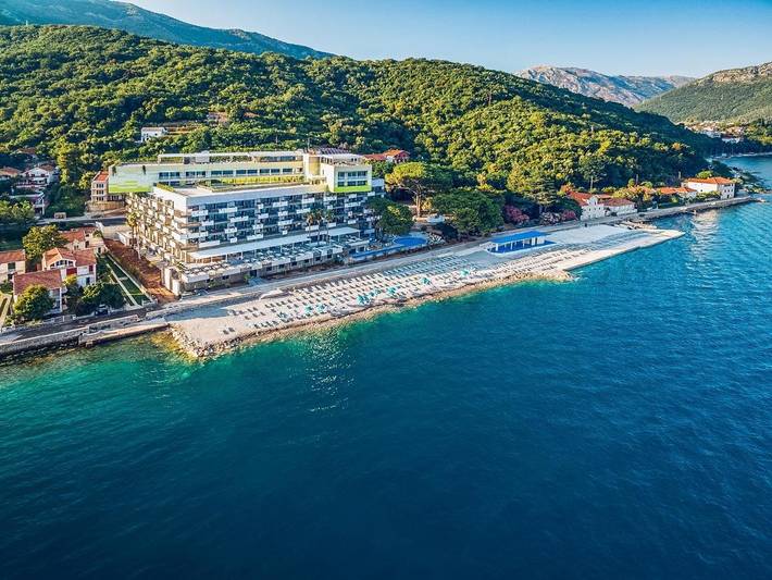Hôtel pour 2 personnes, avec sauna et piscine ainsi que jacuzzi et jardin