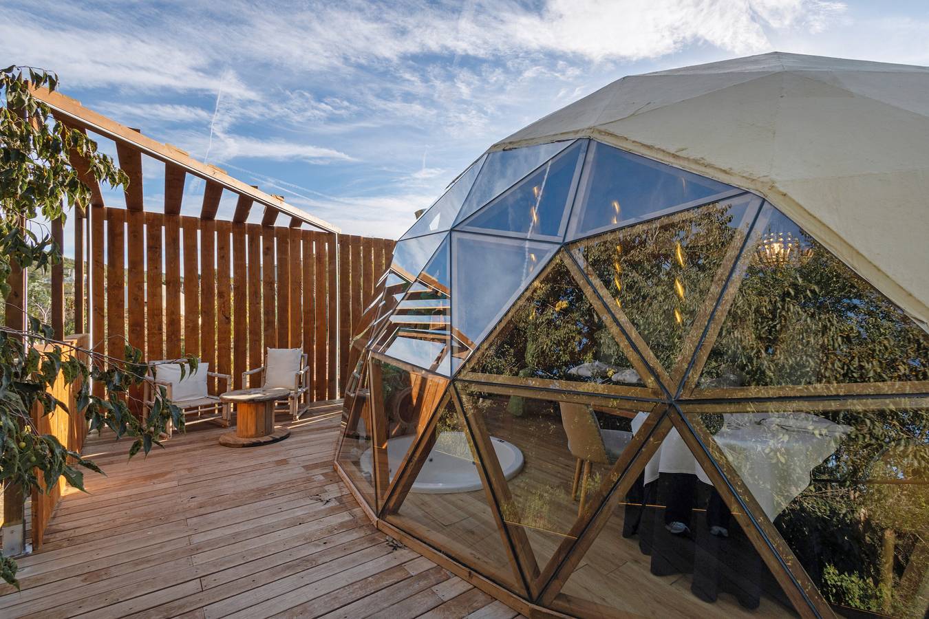Apartamento entero, Apartamento 'Bubble Suites' con vistas a la montaña, Wi-Fi y aire acondicionado in Canyelles (Barcelona), Garraf