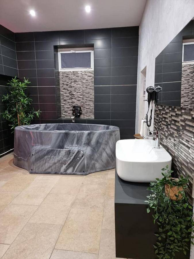 Appartement entier, One-Bedroom Apartment in Saint-Zacharie, Côte méditerranéenne (France)