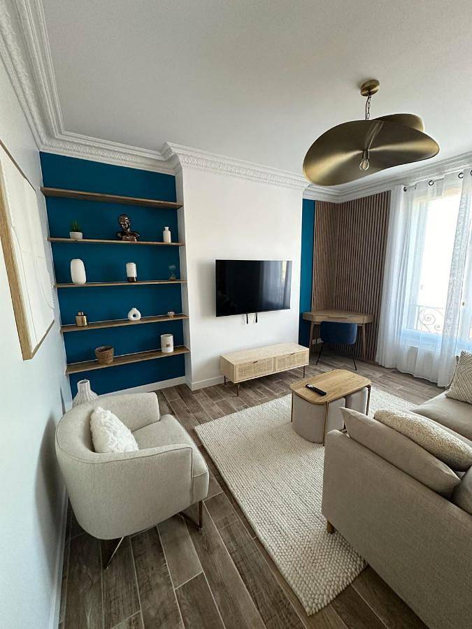 Appartement entier, One-Bedroom Apartment in Enghien-les-Bains, Val-d'Oise