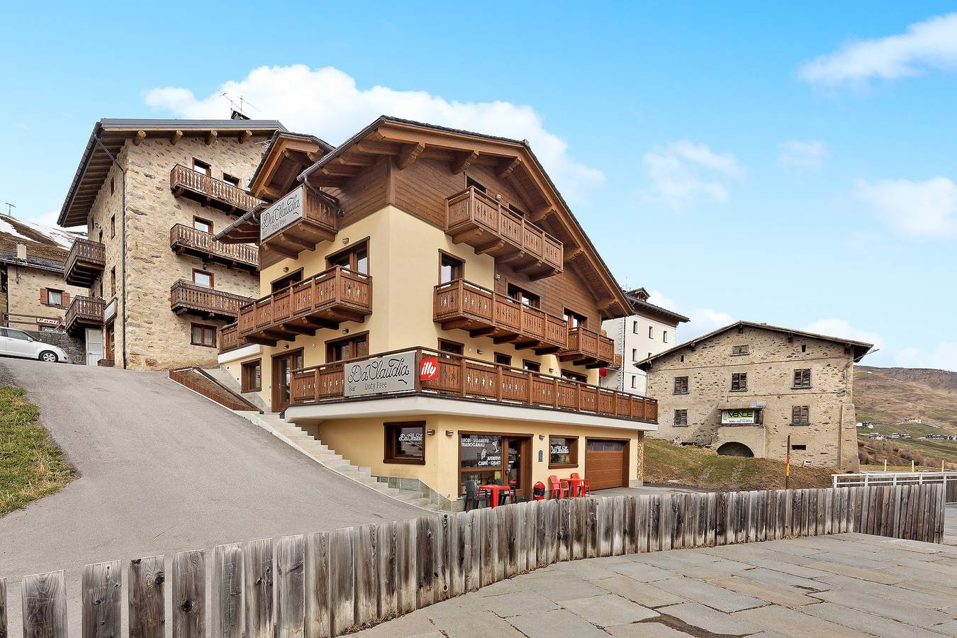 Ganze Wohnung, Haustierfreundliche Ferienwohnung 'Sandra Casa Claudia' mit Bergblick in Livigno, Nationalpark Stilfser Joch