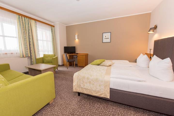 Hotel für 4 Personen, mit Ausblick und Pool sowie Sauna und Garten in Pöllauberg - 4