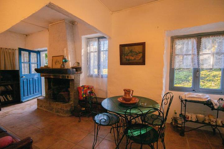 Vacation rental for 6 people, with yard in Corsica