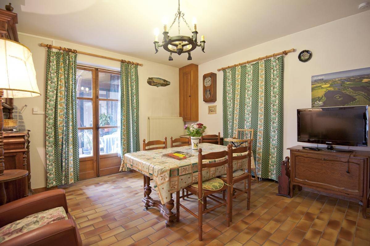 Gîte de charme de 70m2 avec jardin et WiFi in Tramoyes, Région de Bourg-en-Bresse