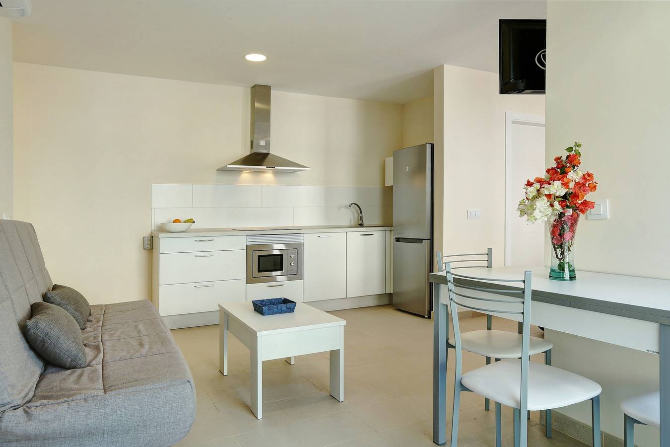 Apartamento entero, Apartamento Albamar 1A con vistas a la montaña, Wi-Fi, aire acondicionado, balcón y terraza in Puerto de Mogan, Lomo Quiebre