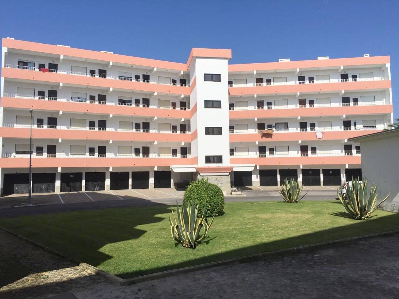 Apartamento inteiro, Three-Bedroom Apartment in Silveira (Portugal), Distrito de Lisboa
