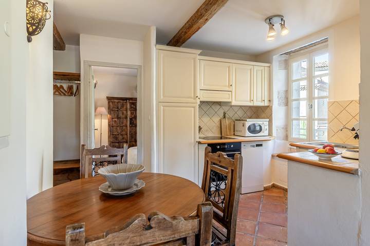 Gîte pour 4 personnes, avec piscine et balcon, adapté aux familles à Bonnieux - 3