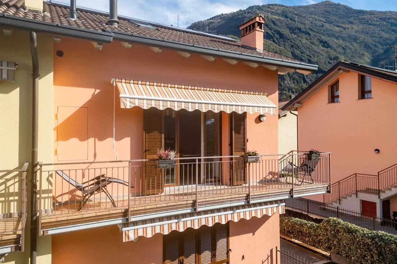 Villa Golden Lake 1 - just few steps from the lake in Dervio, Alpi Orobie Occidentali