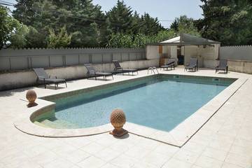 Location de vacances pour 4 personnes, avec jardin et terrasse à Fontvieille