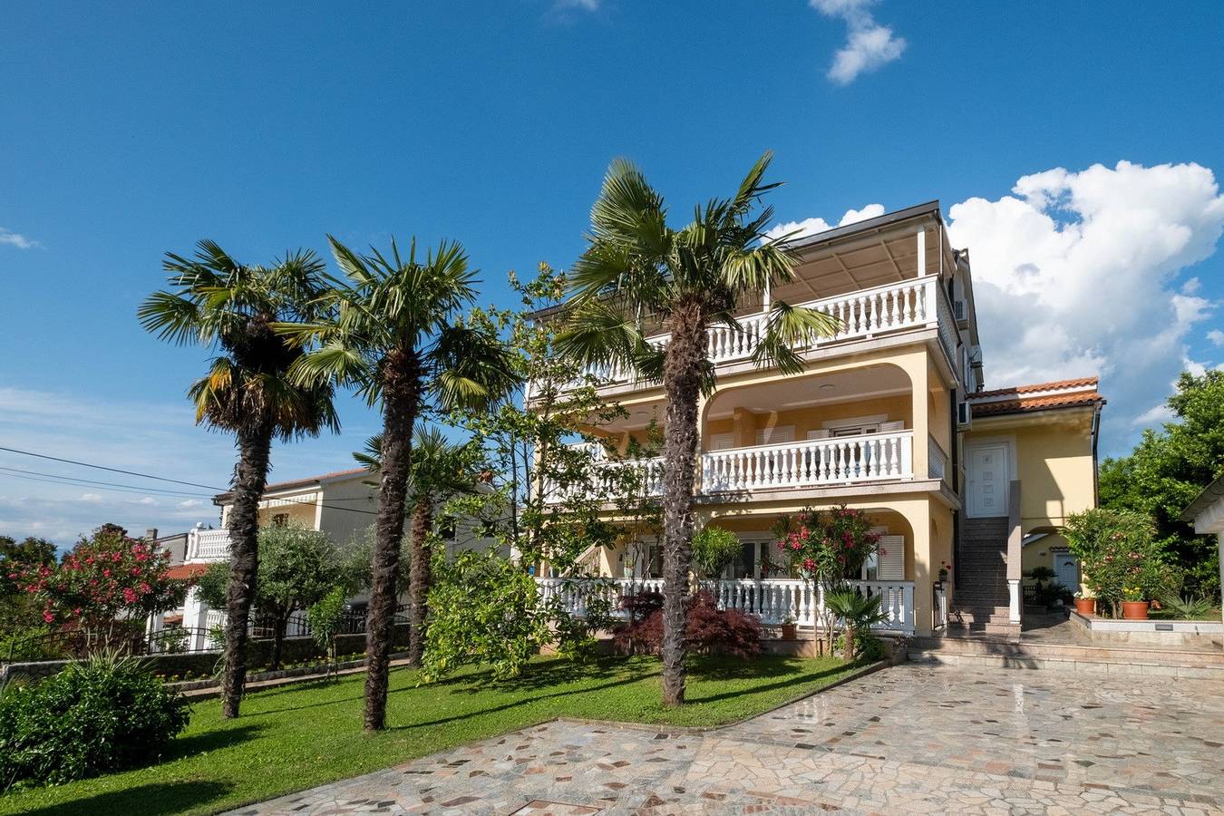 Ganze Wohnung, Ferienwohnung Šerbečić 2 mit Pool für 4 Personen in Malinska in Milcetici, Krk