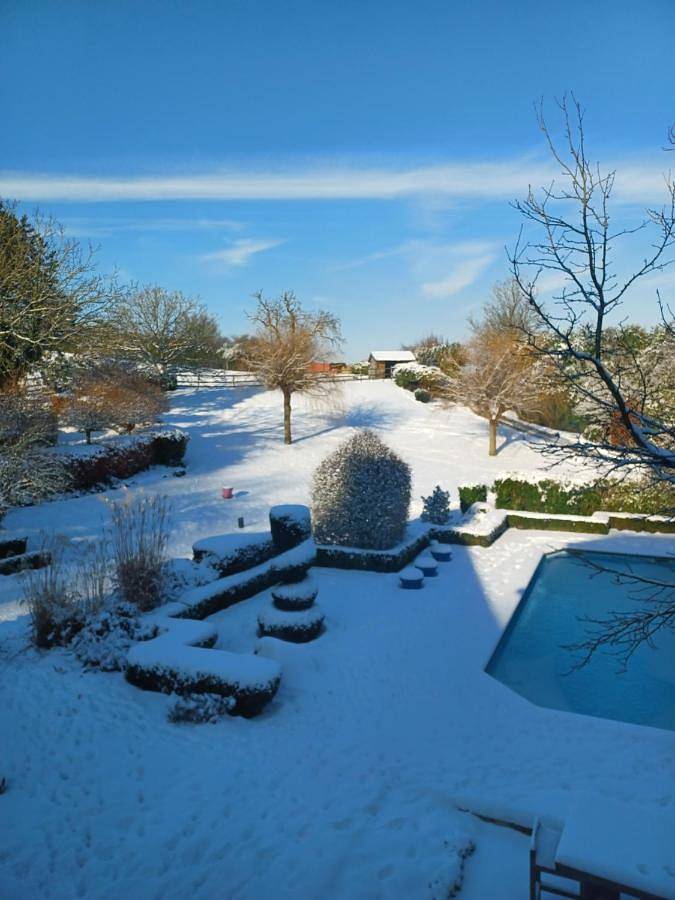 Location de vacances pour 10 personnes, avec vue ainsi que piscine et jardin, adapté aux familles à Walcourt - 2