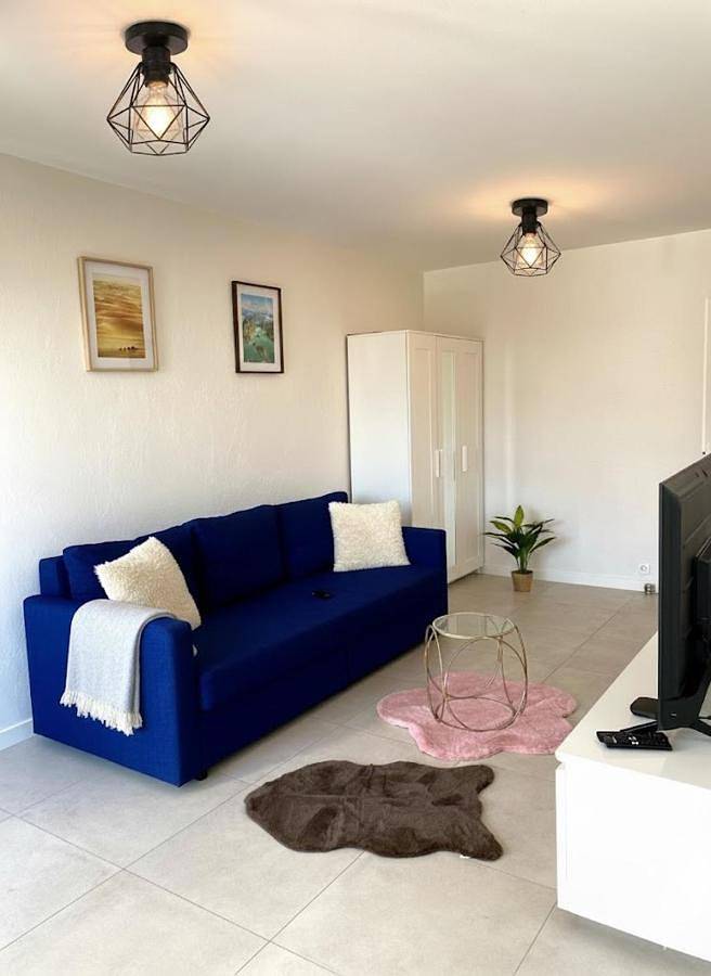 Appartement entier, Cozy studio avec balcon aux portes de Genève in Ambilly, Région de Saint-Julien-en-Genevois