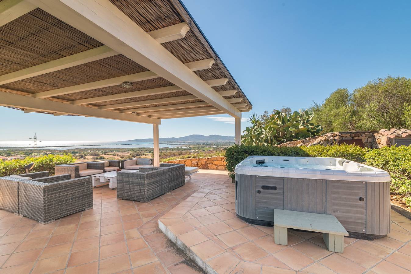 Ganze Wohnung, Ferienwohnung "3 La Cinta" mit Gemeinschaftspool, Privatem Whirlpool und Wlan in Lu Fraili di Sopra, San Teodoro