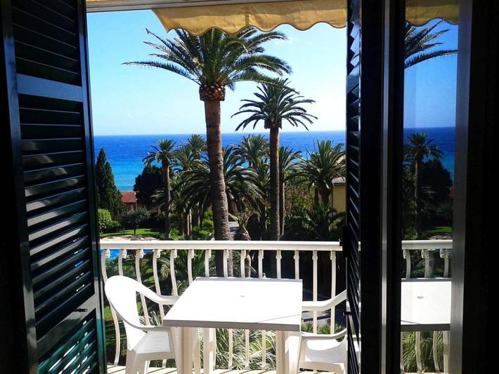 Appartamento per 4 persone, con Balcone e Terrazza nonché Giardino e Piscina in Nervi (Genova)