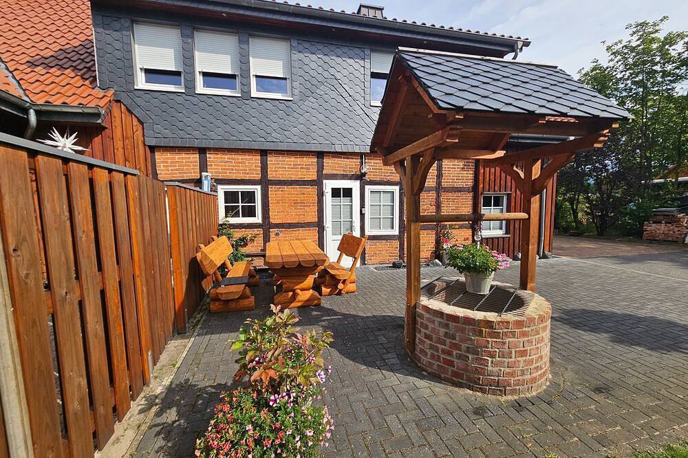 Ganze Wohnung, Große Gästewohnung mit Terrasse und Gartenhaustierfreundlich in Wienhausen, Lüneburger Heide