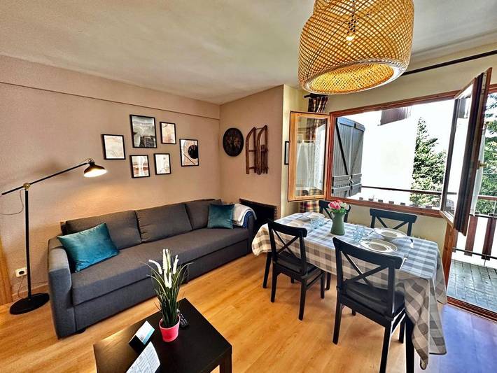 Apartamento de vacaciones para 6 personas, con vistas además de balcón y piscina - 1