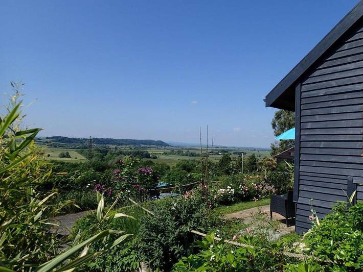 Cottage for 4 people, with Hot tub and Terrace as well as Garden and View in Somerset