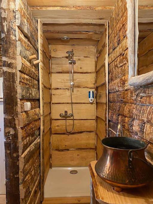 Location de vacances pour 3 personnes, avec piscine et vue ainsi que jardin et terrasse à Gravières - 4