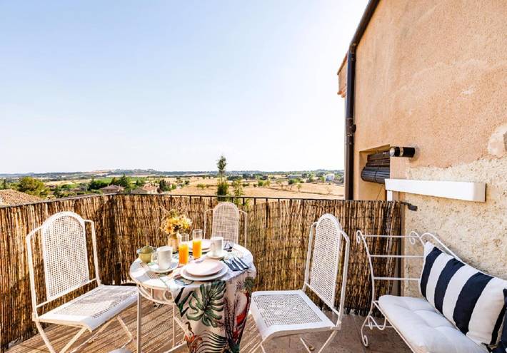 Gîte pour 2 personnes, avec Terrasse ainsi que Jacuzzi et Jardin à Adahuesca