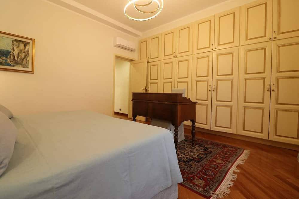 Entire apartment, Casa Del Gelsomino 1 - Double Room with Private Bathroom in Olbia, Costa Smeralda