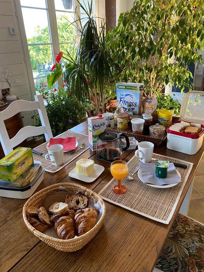 Chambre d’hôte pour 4 personnes, avec Terrasse et Jardin dans Allier - 2