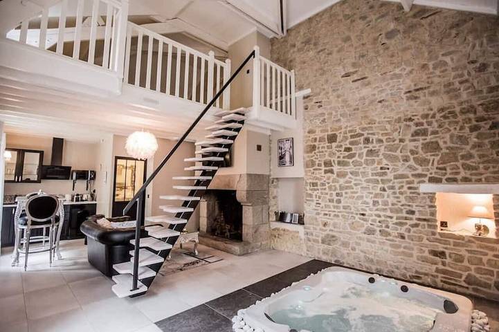 Location de vacances pour 2 personnes, avec terrasse et jacuzzi ainsi que piscine et jardin à Bain-de-Bretagne