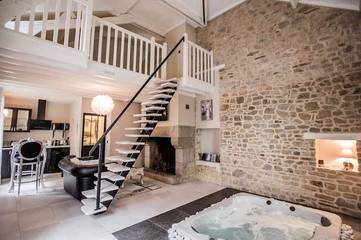 Location de vacances pour 2 personnes, avec jardin et piscine ainsi que terrasse et jacuzzi à Bain-de-Bretagne