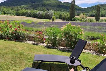 Gîte pour 2 personnes, avec jardin et piscine dans la Drôme