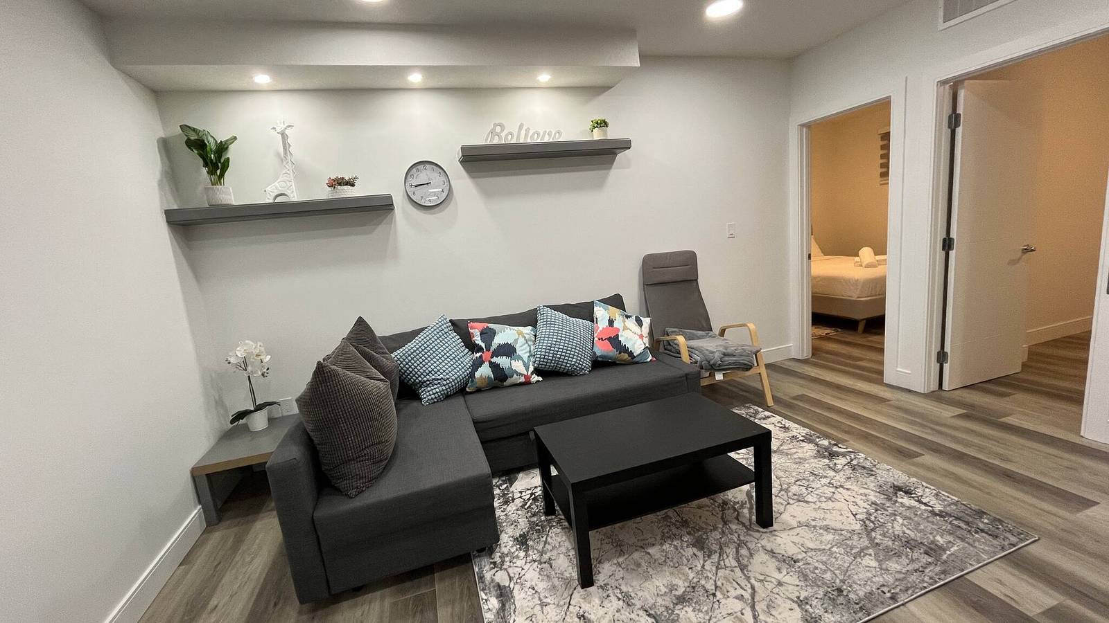 Ganze Wohnung, Gemütliche Suite mit 2 Schlafzimmern in Edmonton, Alberta