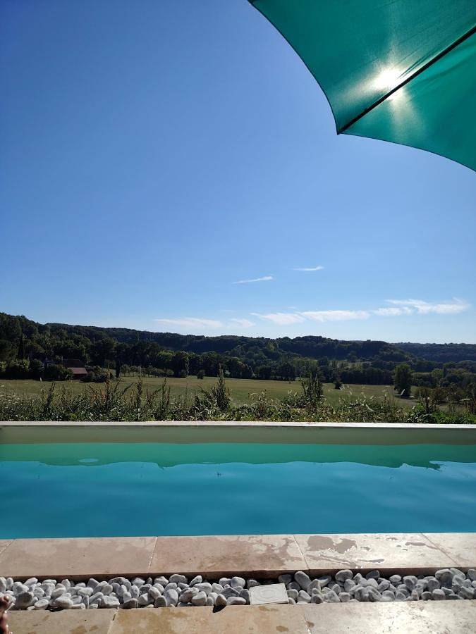 Location de vacances pour 8 personnes, avec Terrasse et Jardin ainsi que Piscine et Vue à Strenquels
