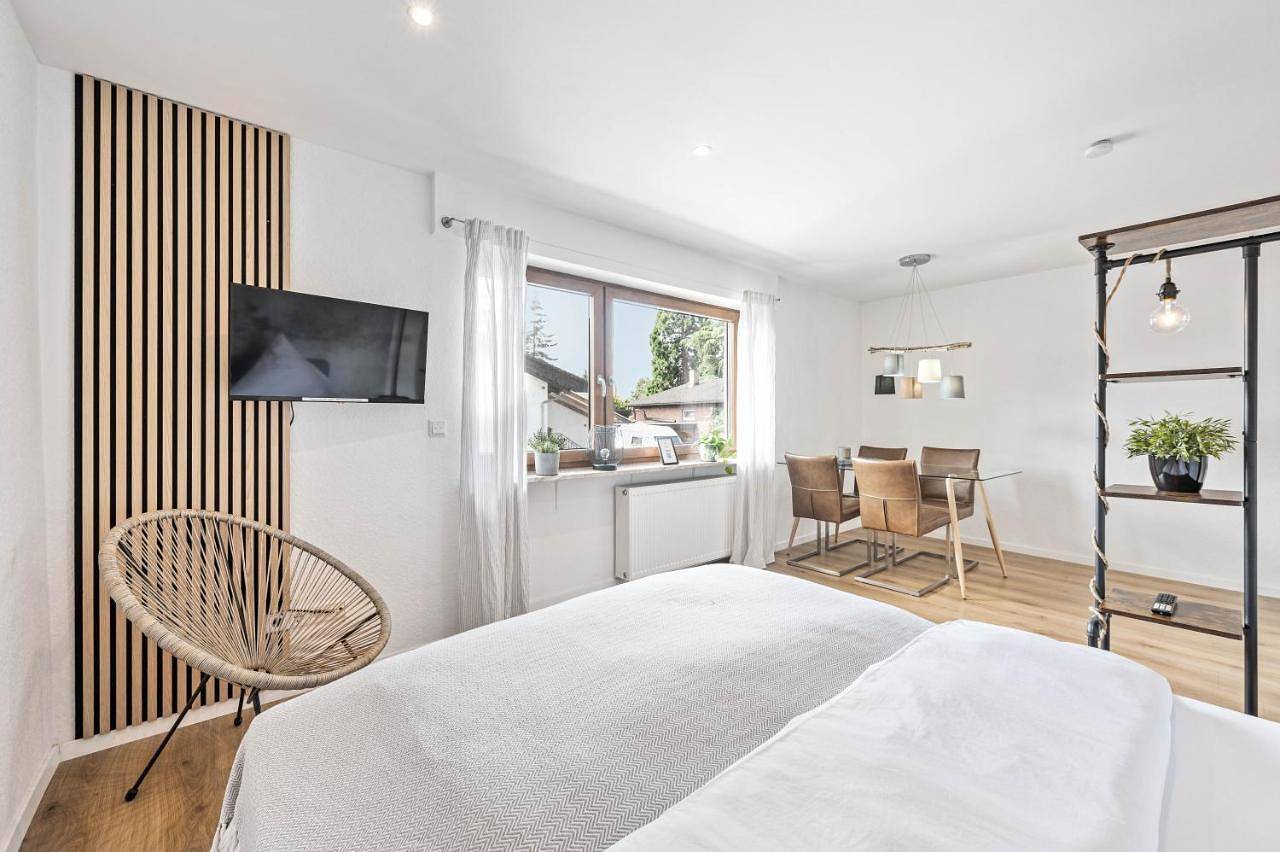 Ganze Wohnung, One-Bedroom Apartment in Lampertheim, Bergstraße