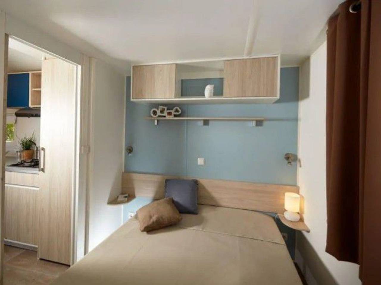 Spacious mobile home with terrace - 3 bedrooms - 6 people in Brem-sur-Mer, Loire Valley