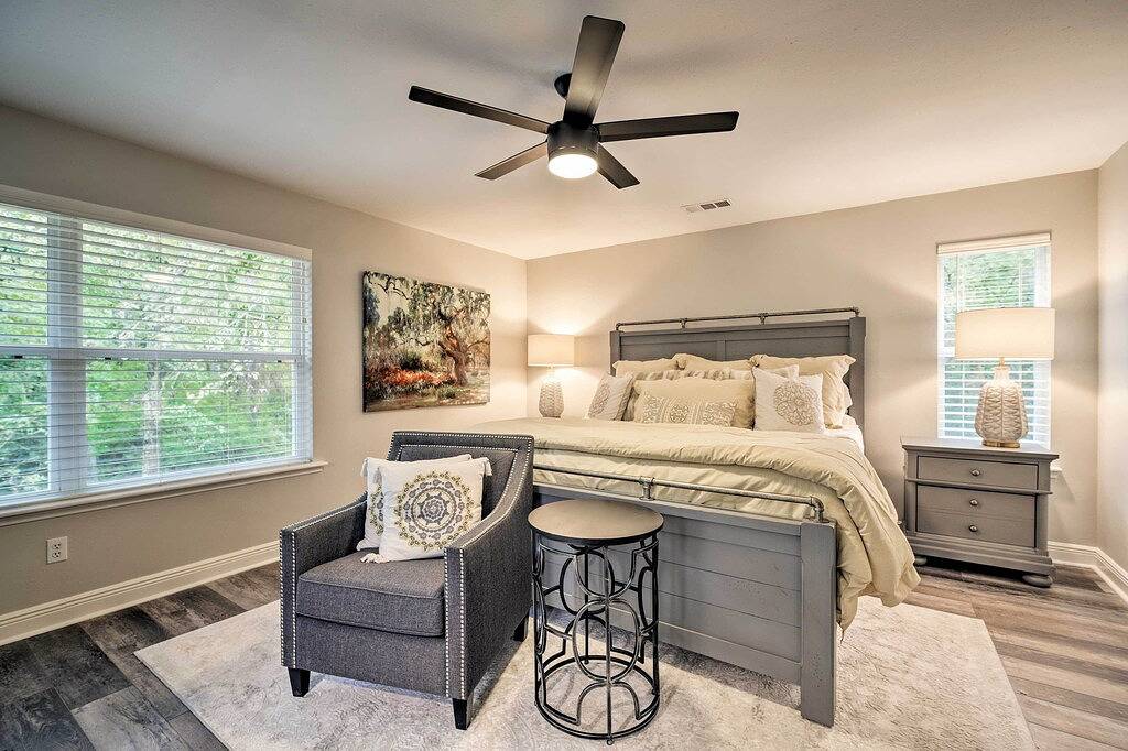 Neu! Modernes Montgomery-Haus mit Hinterhof + Deck + Grill in Lake Conroe