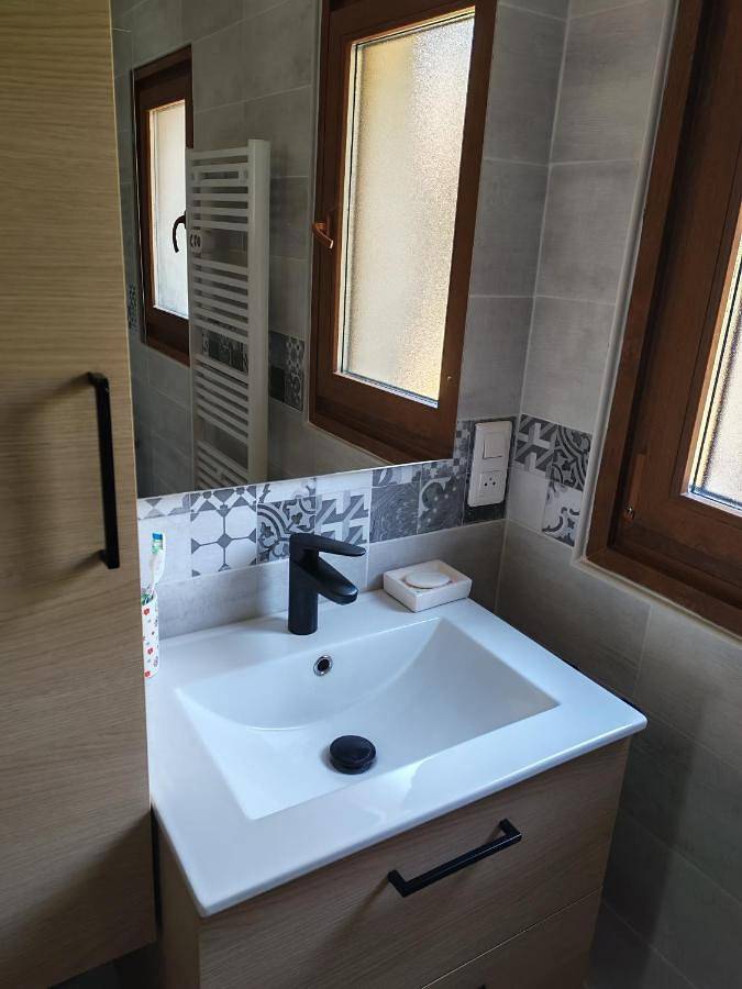 Location de vacances pour 2 personnes, avec Terrasse et Jardin dans L'Abergement-Sainte-Colombe