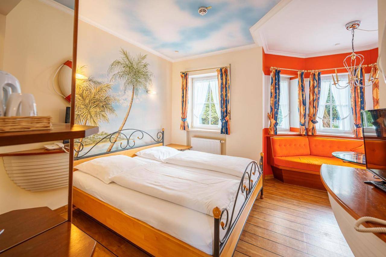 König Ludwig Design Hotel Neu Zimmer mit Sauna oder Whirlpool, genug Parkplatz in Altötting, Landkreis Altötting