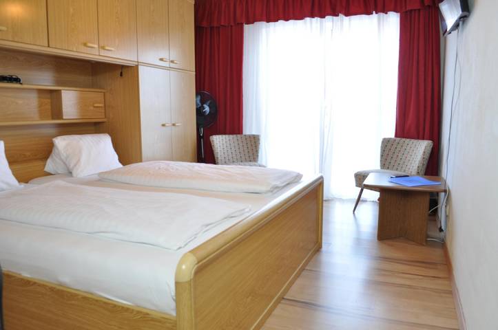 Hotel für 3 Personen, mit Balkon - 1