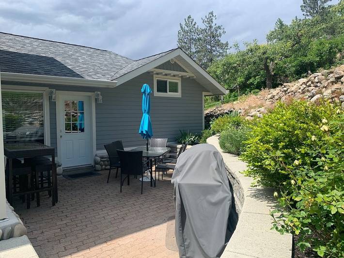 Vacation rental for 10 people, with yard in British Columbia