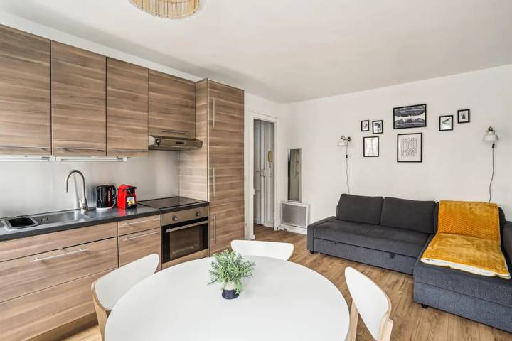 Vacation rental for 4 people around the Eiffel Tower