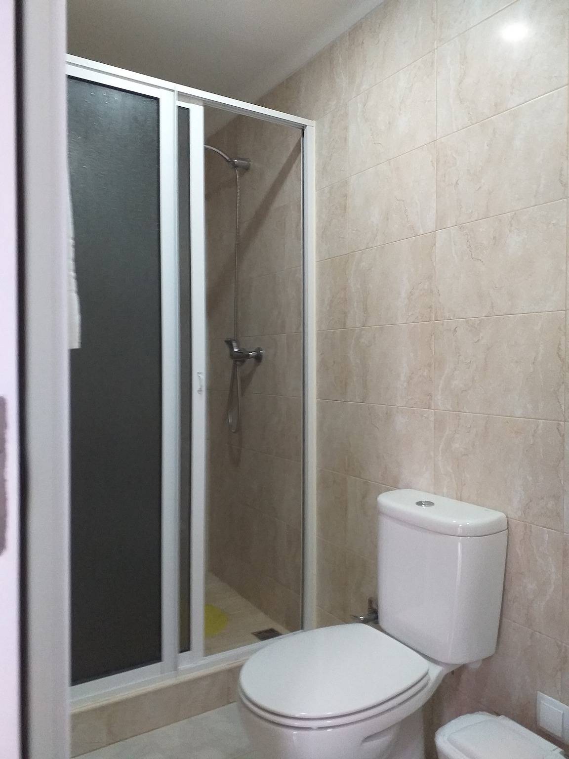 Zimmer 'South Side Guesthouse - Quarto E' mit Gemeinschaftspool, Wlan und Klimaanlage in Quelfes, Parque Natural da Ria Formosa