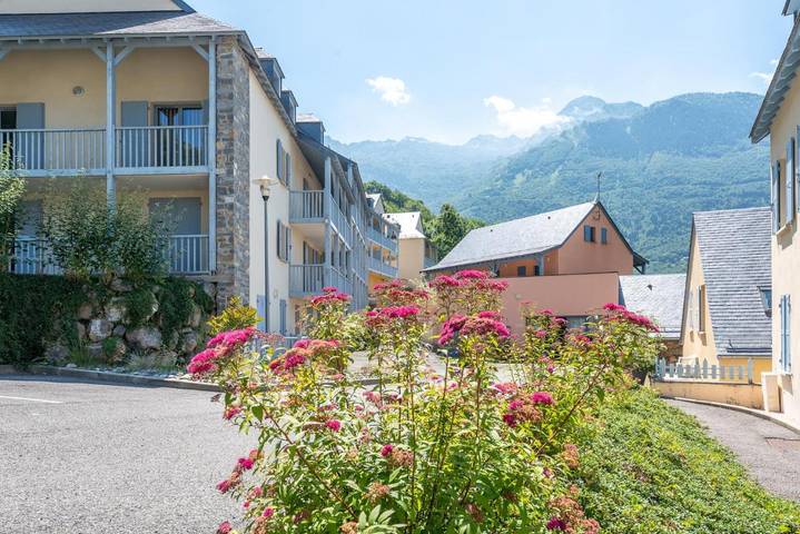 Aparthotel para 7 personas, con jardín además de sauna y piscina, Se admiten mascotas - 1