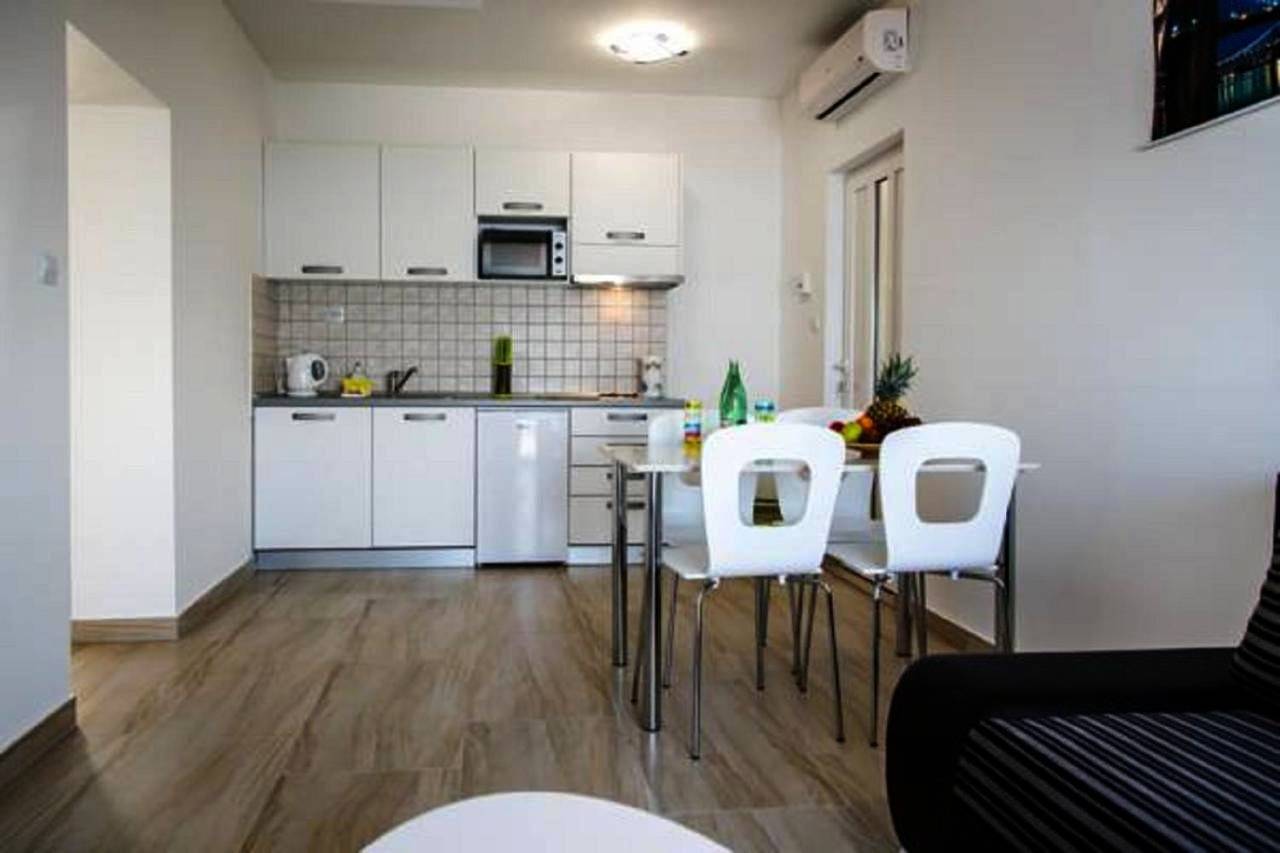 Nemira Sunny Apartments in Omiš (Dalmatia), Omiš