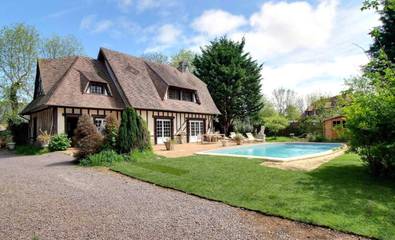 Location de vacances pour 10 personnes, avec piscine et sauna ainsi que jardin et vue à Auberville