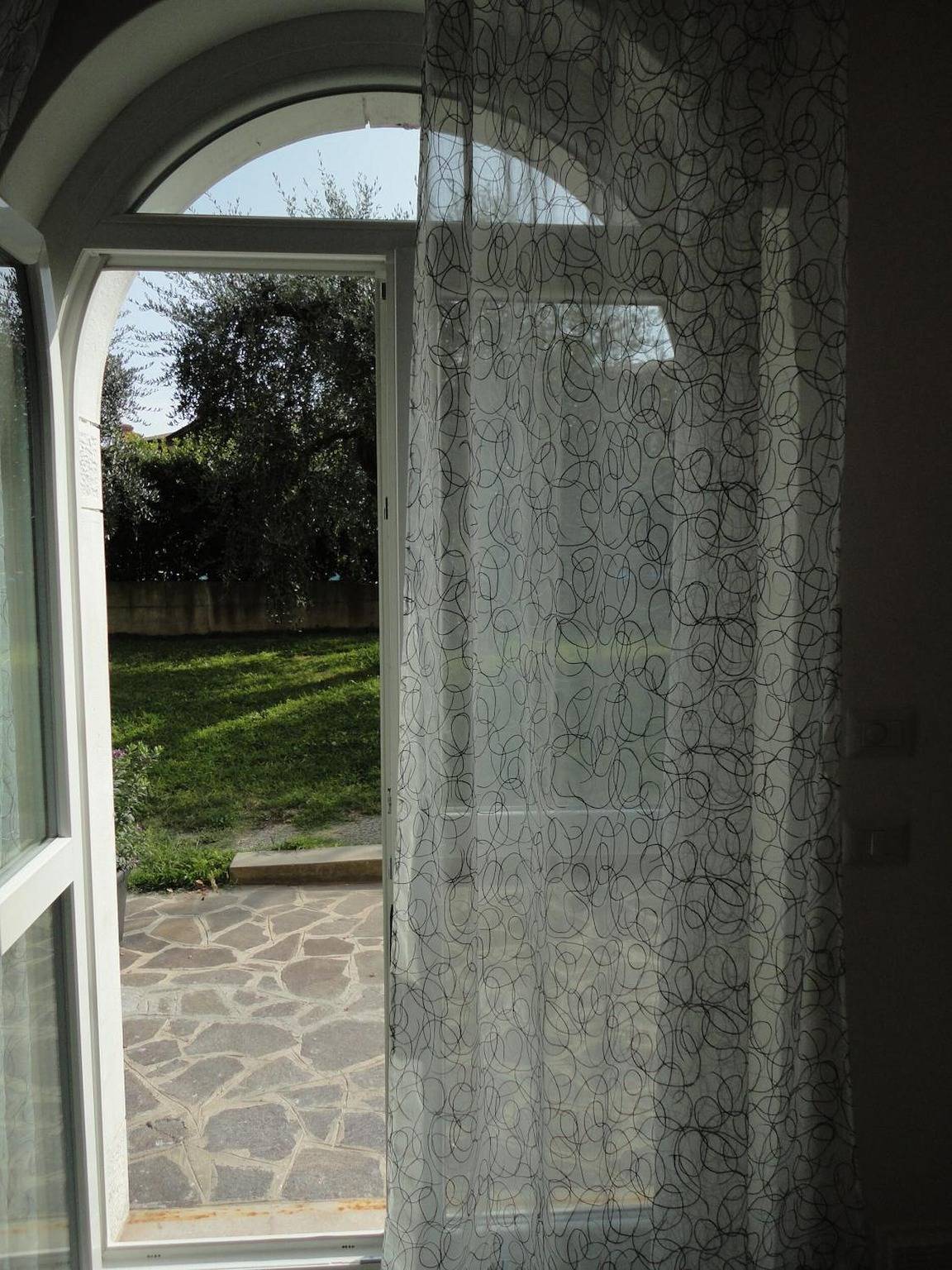 Ganze Wohnung, Apartment „Bio Forester Gentilrosso“ mit Gemeinschaftsgarten, Wlan und Klimaanlage in Manerba del Garda, Gardasee-Berge