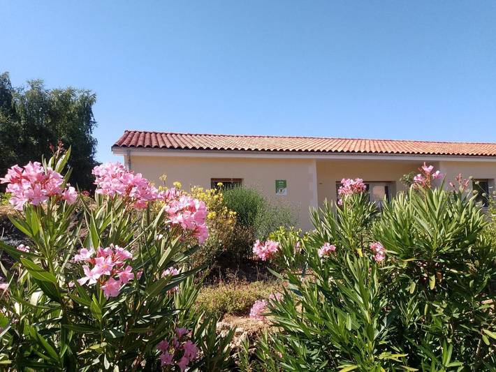 Gîte pour 2 personnes, avec vue et terrasse dans Baignes