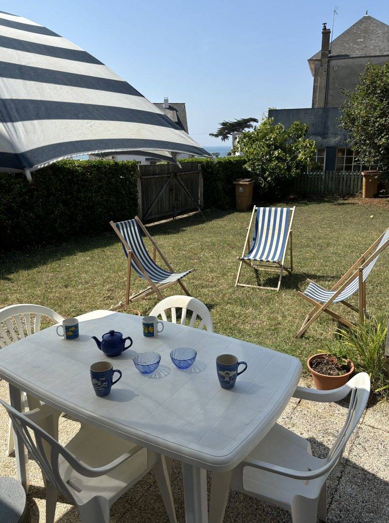 Gîte Clair de Lune, vue mer, 50 m de la plage in Caroual, Erquy