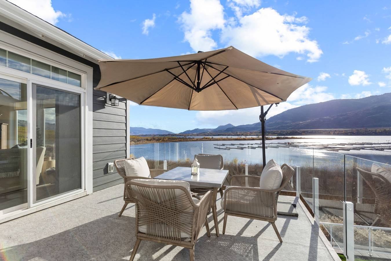 Lakefront Luxury in Warm Osoyoos in Osoyoos Lake, Okanagan-Similkameen